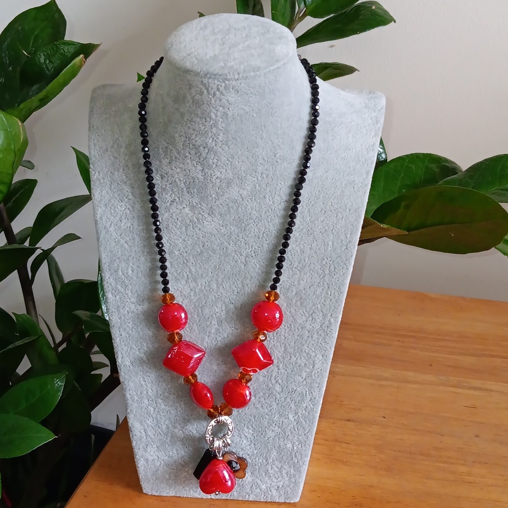Murano Glass Safari  Red and Black Beaded Necklace 16" - Picture 5 of 5